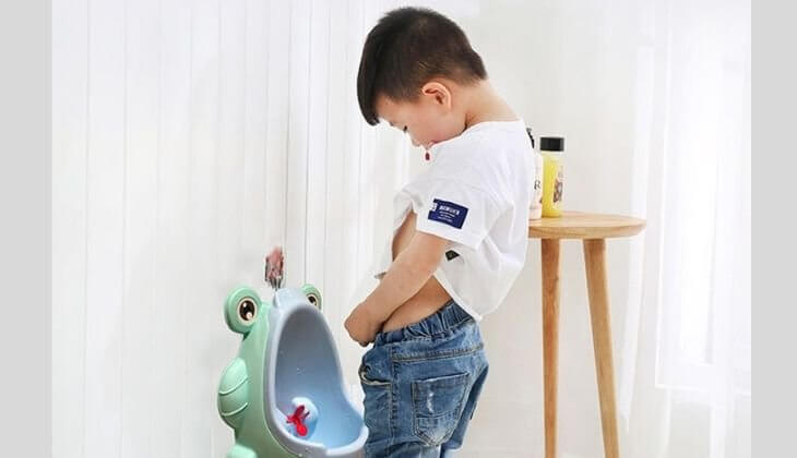 Trẻ bị đái dắt