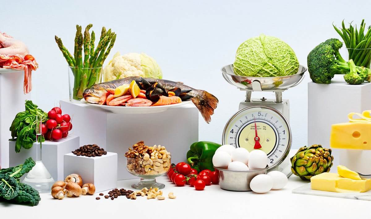 Điều chỉnh chế độ ăn uống: đảm bảo chế độ ăn uống đầy đủ chất dinh dưỡng, đủ các chất vitamin cho cơ thể bé