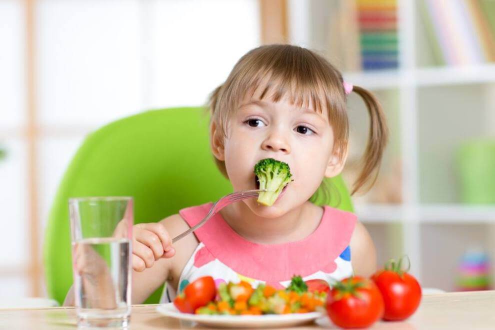 bố mẹ cần lưu ý về chế độ dinh dưỡng cho trẻ