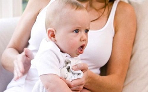 Trẻ bị trào ngược bệnh lý