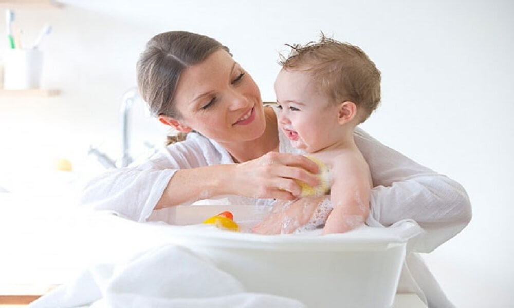 Vệ sinh cơ thể sạch sẽ cho trẻ