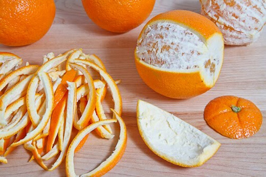 Mẹ có thể dùng nước bỏ cam, quýt trị đày hơi chướng bụng cho trẻ