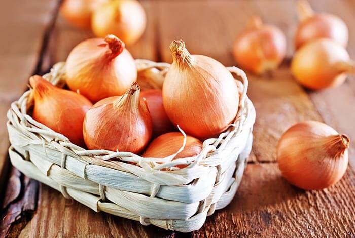 Bạn có thể chữa đau tinh hoàn tại nhà bằng cách sử dụng củ hành tây