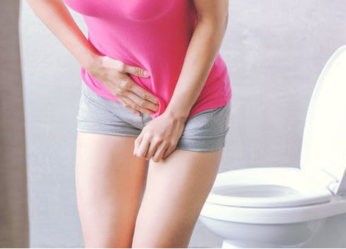 tiểu buốt ở nữ là hiện tượng chị em có cảm giác đau, buốt và nóng rát mỗi khi đi tiểu