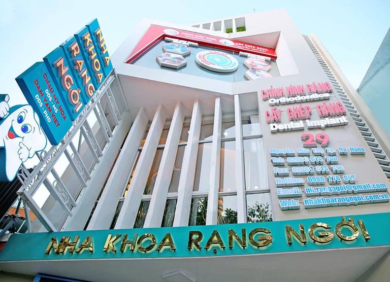 Phòng khám nha khoa Rạng ngời nhìn từ bên ngoài