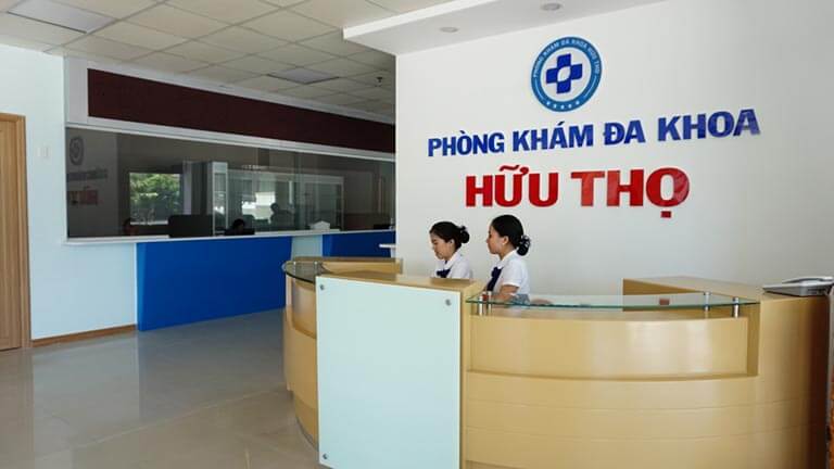Nhân viên y tế của phòng khám đa khoa Hữu Thọ nhiệt tình chào đón bệnh nhân