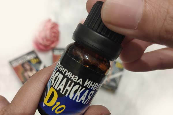 Đổ 5 giọt thuốc vào ly nước lọc 100ml hoặc nước uống trái cây cho dễ uống hơn