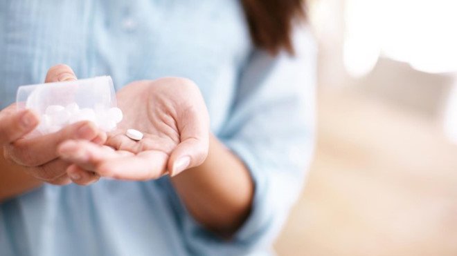 Việc tự ý mua thuốc cho trẻ đặc biệt là kháng sinh mà không có chỉ định của bác sĩ là rất nguy hiểm vì sẽ làm gia tăng tình trạng kháng thuốc kháng sinh