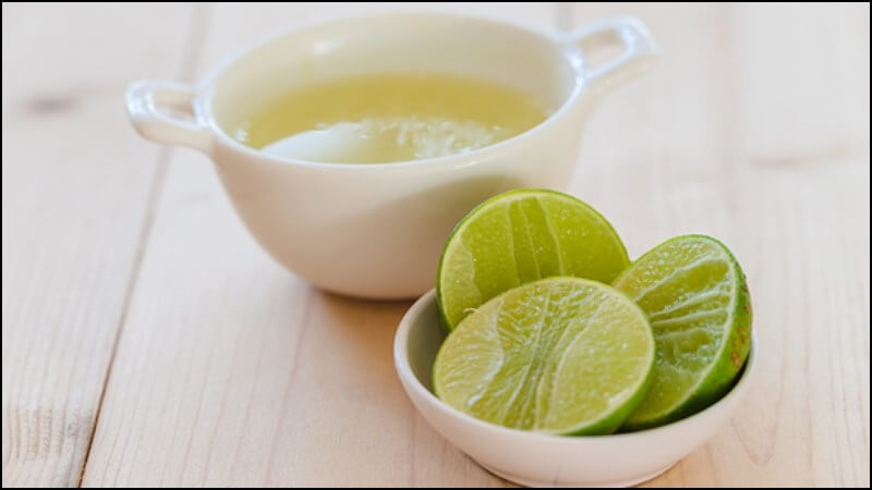 Trong chanh có chứa rất nhiều vitamin C giúp tăng cường sức đề kháng cũng như chống lại các tình trạng viêm nhiễm