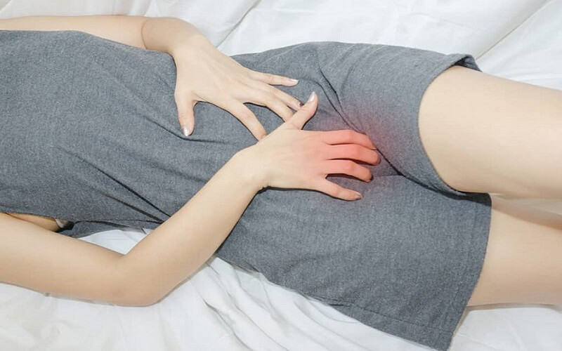 Ngứa âm hộ kéo dài là một trong những triệu chứng của ung thư vùng kín