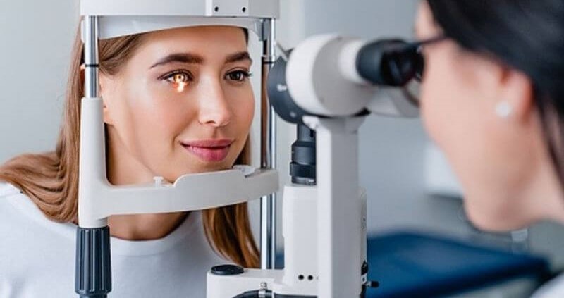 Cach tốt nhất để chữa trị hội chứng cogan là thăm khám bác sĩ