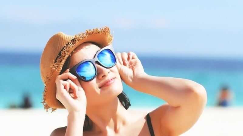 đeo kính râm bảo vệ mắt, ngăn ngừa lẹo mắt