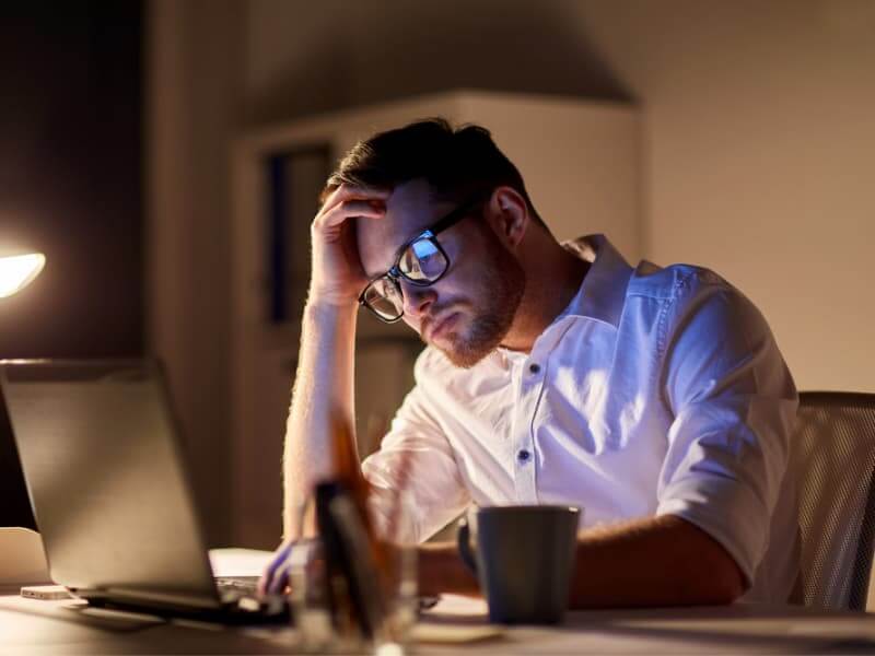 Sử dụng kính để bảo vệ mắt trong quá trình điều trị mỏi mắt