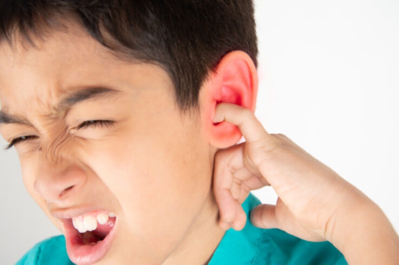 Dị vật chui vào tai gây cảm giác đau nhức khó chịu