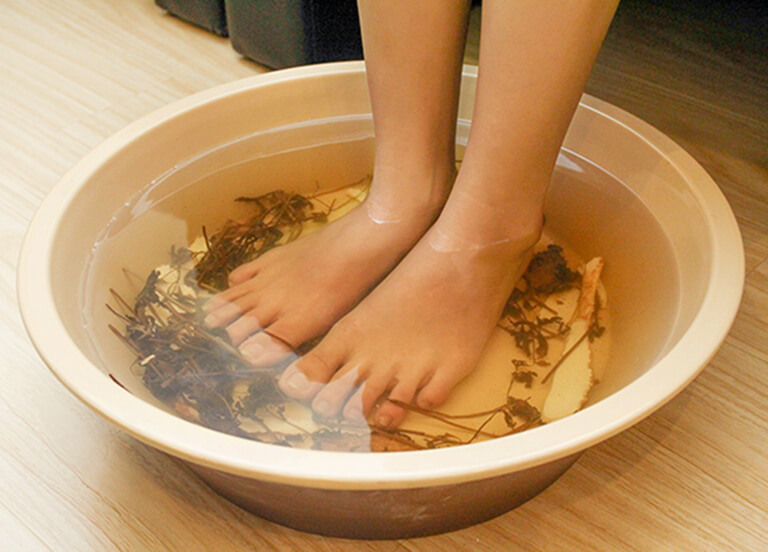 biện pháp chữa trị mồ hôi chân đơn giản và hiệu quả ngay tại nhà