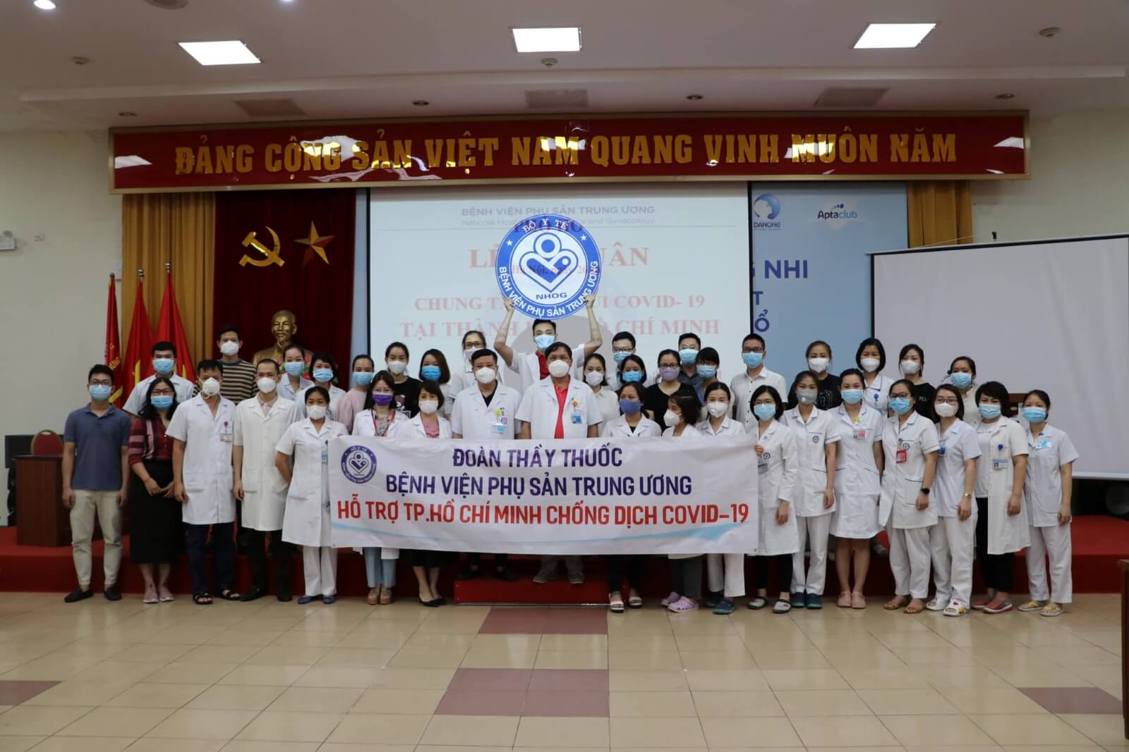 đội ngũ bác sĩ tại bệnh viện Phụ sản Trung Ương