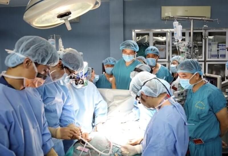 khám và chữa bệnh tại bệnh viện Quân Y 103