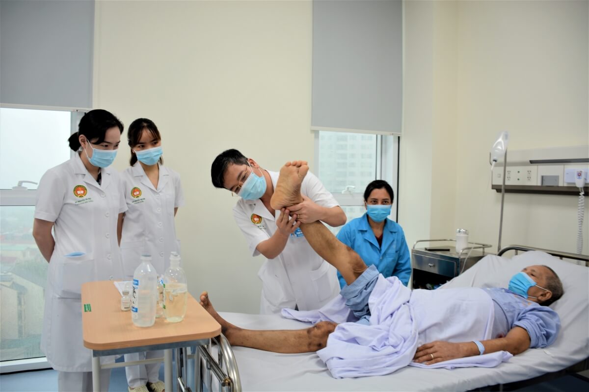 Review khám xương khớp ở bệnh viện Quân Y 103 có tốt không? Dịch vụ, chi phí