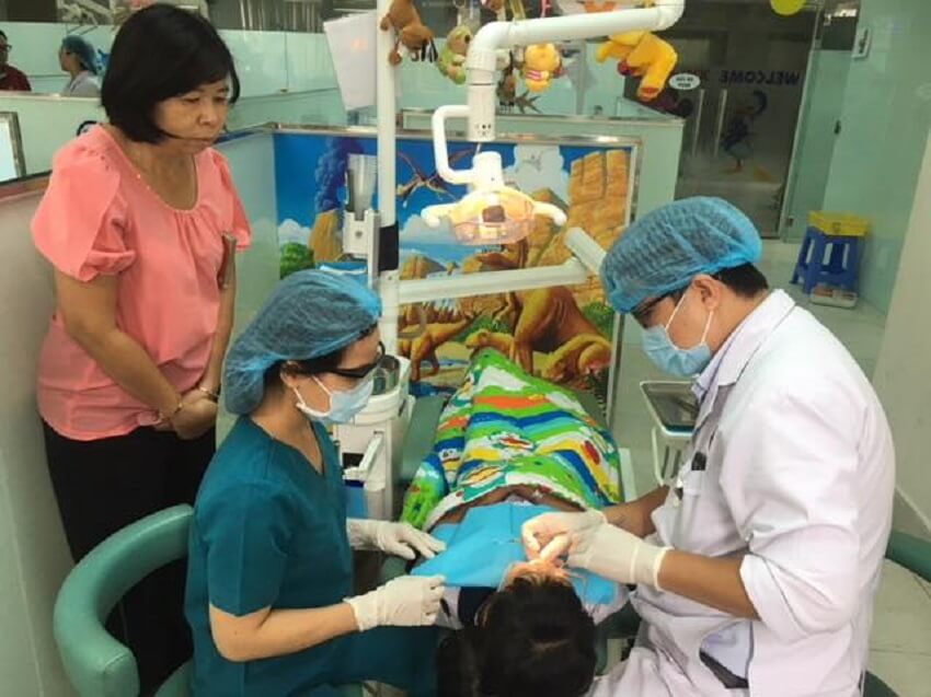 Bệnh nhân khám tại bệnh viện răng hàm mặt thành phố Hồ Chí Minh