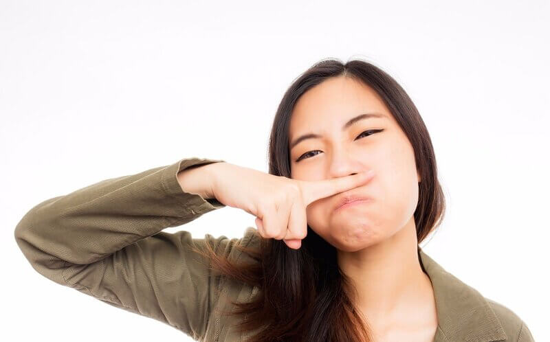 Mồ hôi vùng kín cũng thường đi kèm với mùi hôi khó chịu