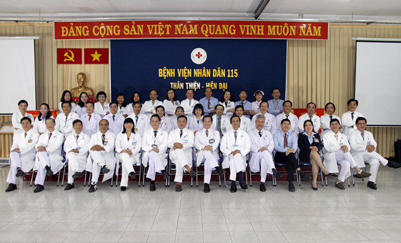 đội ngũ bác sĩ bệnh viện 115