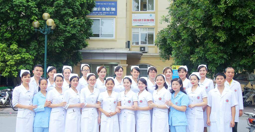 Đội ngũ y bác sĩ tại bệnh viện Đại học Y Hà Nội