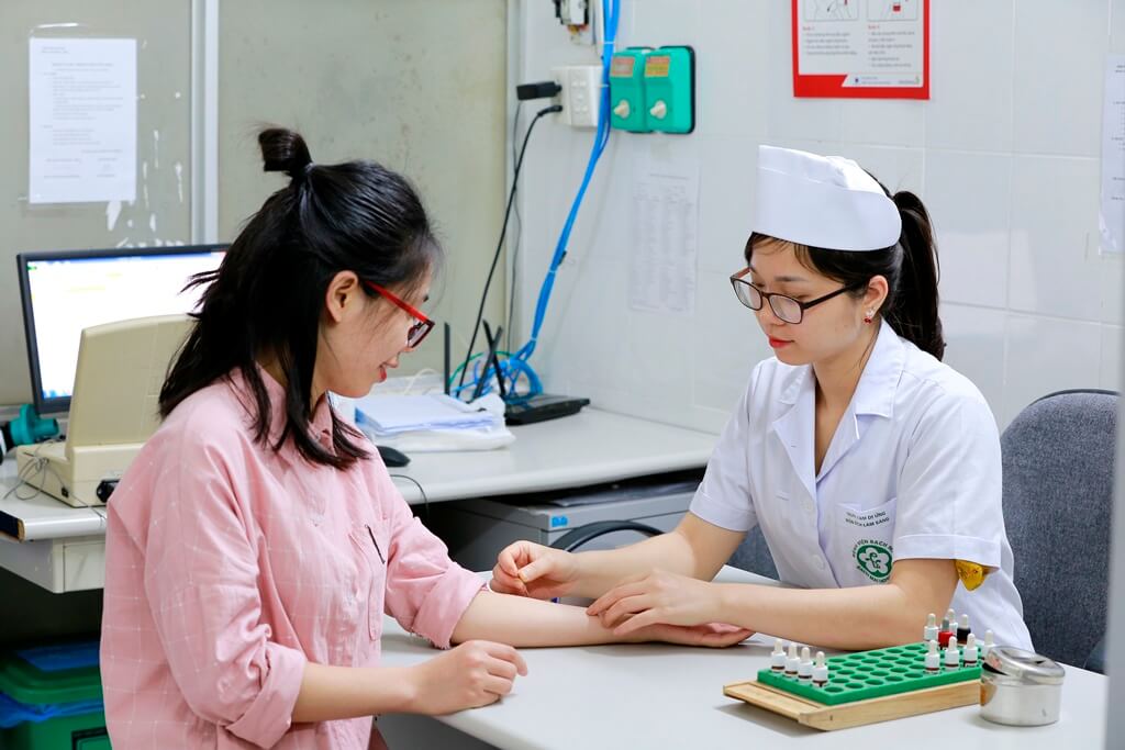 hoạt động khám chữa bệnh da liễu tại bệnh viện Bạch Mai