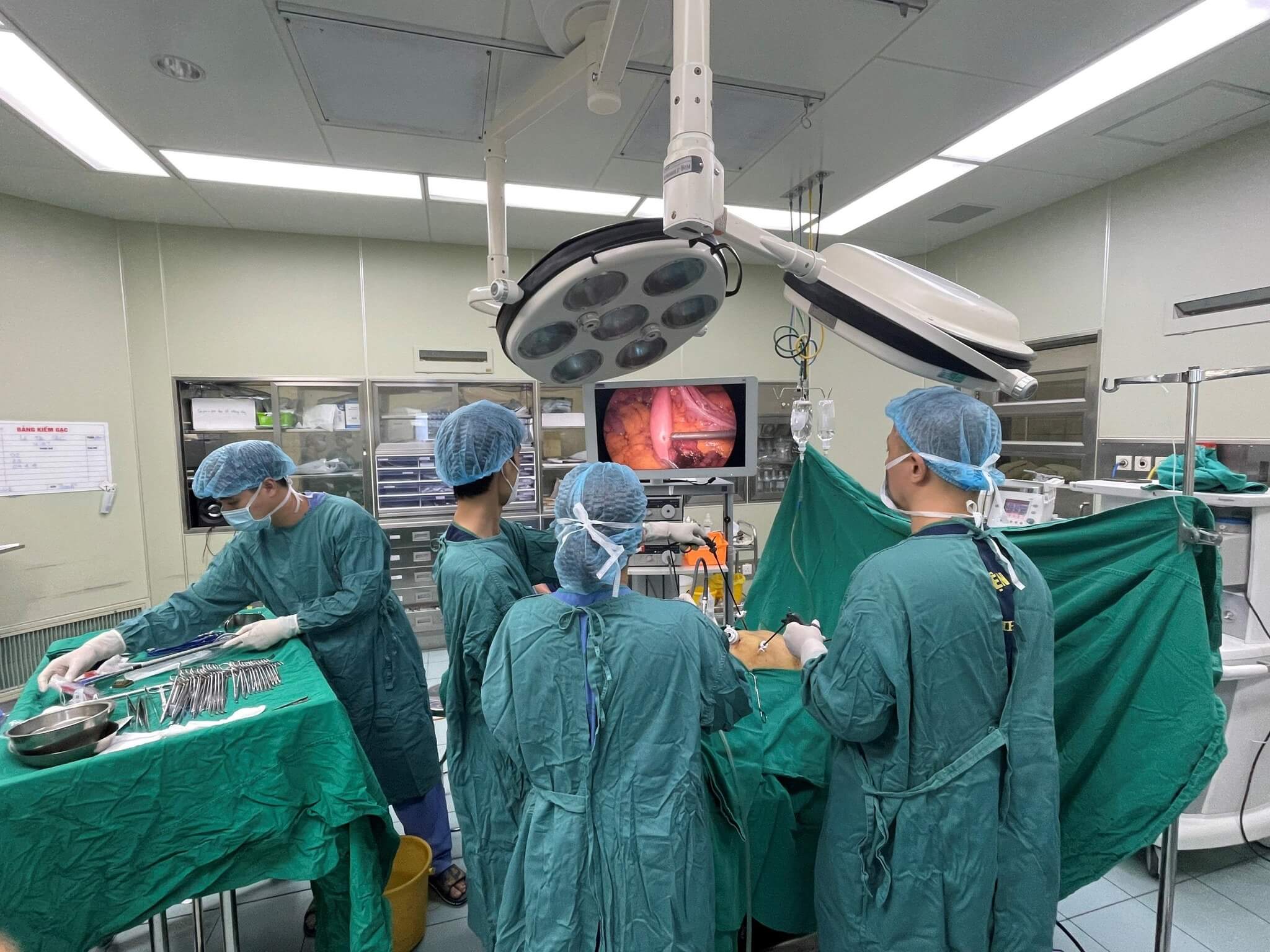 khám chữa bệnh tại khoa Nội tiết bệnh viện Bạch Mai