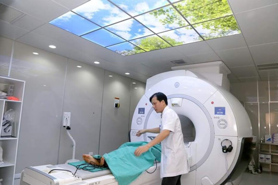 khám bệnh tại khoa ung bướu bệnh viện việt đức