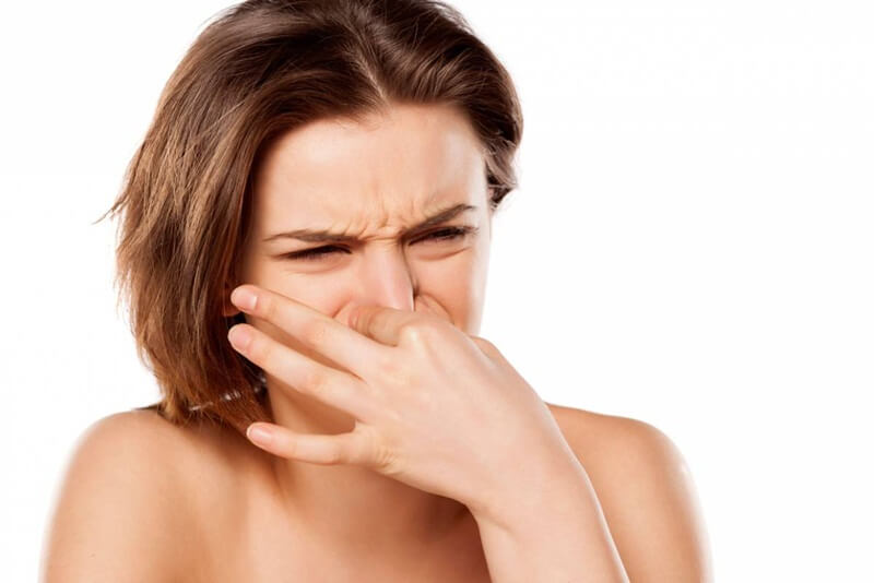 lỗ mũi có mùi hôi