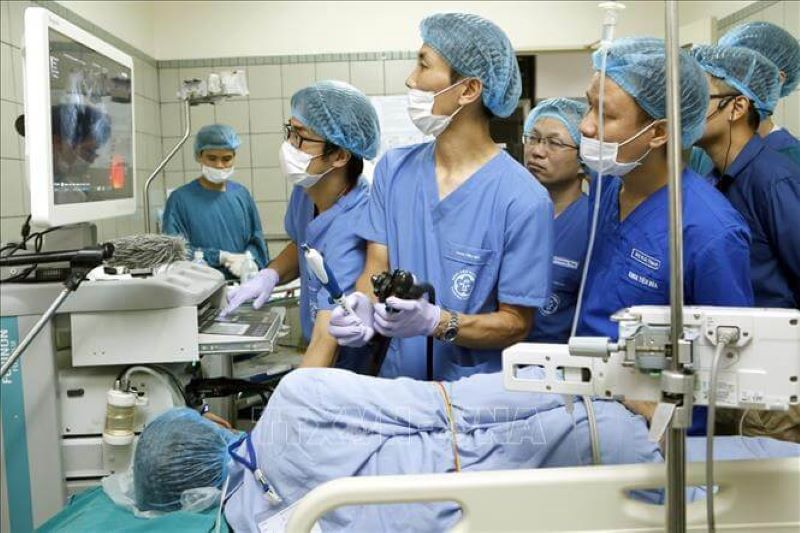 Một ca phẫu thuật trong lĩnh vực tiêu hóa tại bệnh viện Bạch Mai