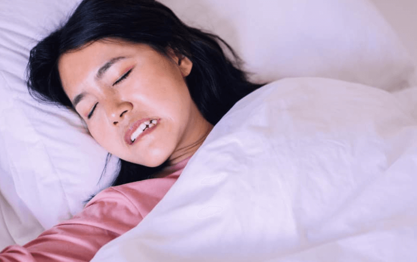Tật nghiến răng khi ngủ: Nguyên nhân, triệu chứng và chữa trị