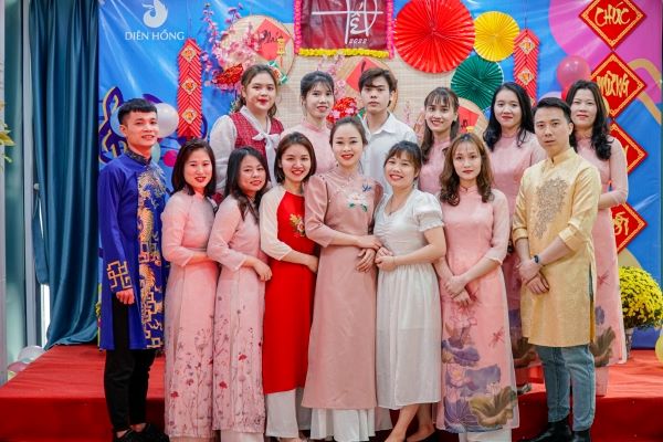 Đội ngũ chuyên gia và nhân viên