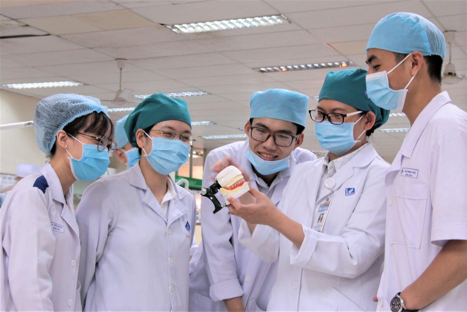 Gói khám Niềng răng tạI Bệnh viện Đại học Y dược TPHCM bao nhiêu tiền? Gồm những gì?