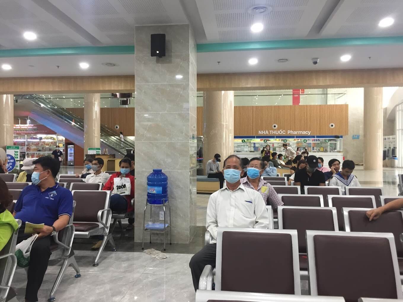 Tình hình khám chữa bệnh tại bệnh viện Quân Y 175