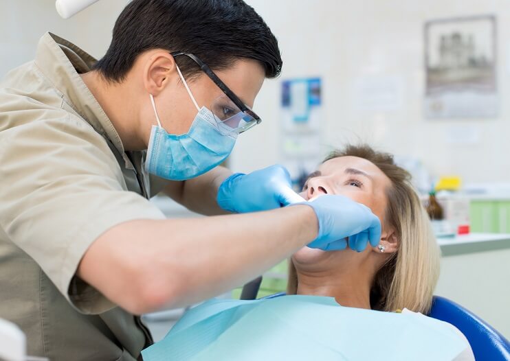 chữa trị răng mọc ngầm