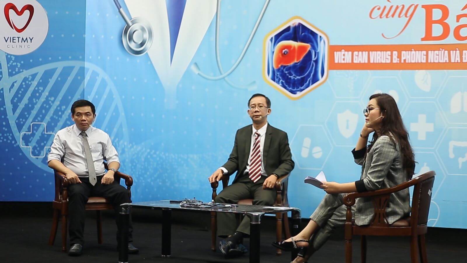 TS.BS Đoàn Hiếu Trung trong chương trình “Trò chuyện cùng bác sĩ”
