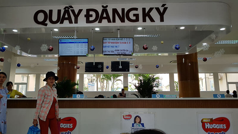Quầy đăng kí tại Bệnh viện Hùng Vương