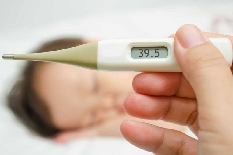 Khi cơ thể bị nhiễm trùng hoặc vi khuẩn gây sốt, họng có thể trở nên nhạy cảm, đau và khó chịu