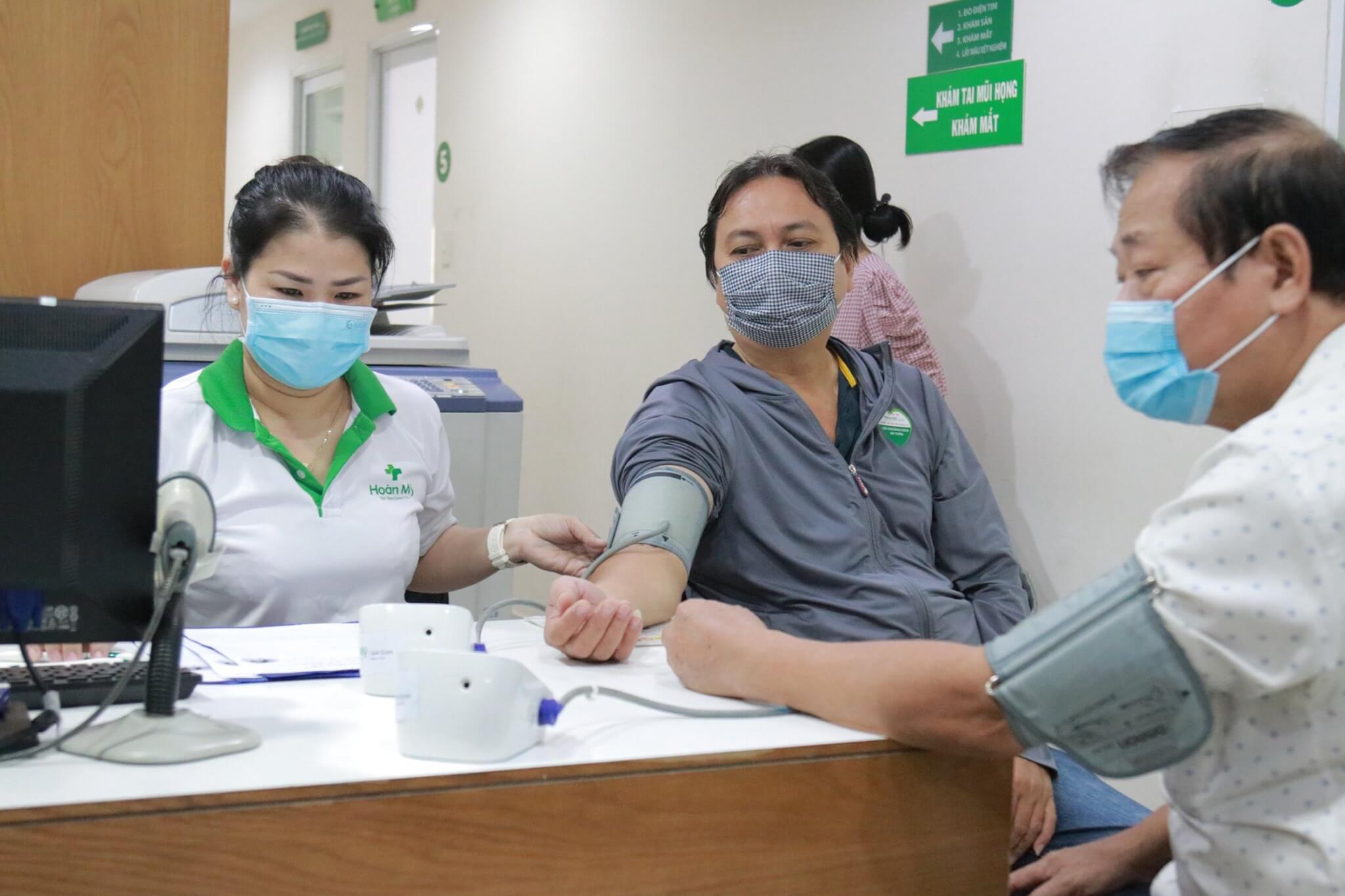 thực hiện khám tổng quát cho người dân khu vực tại bệnh viện hoàn mỹ sài gòn