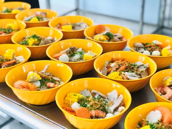 Bữa cơm tại Trung Tâm Bảo Trợ Xã Hội Tỉnh Bến Tre