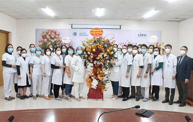 Đội ngũ y bác sĩ bệnh viện Hữu nghị Lạc Việt