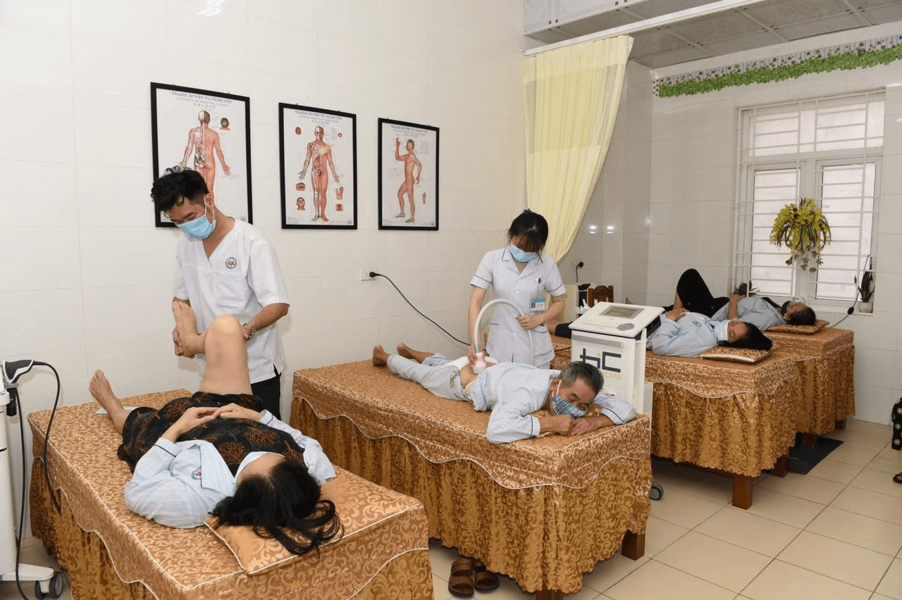 Hoạt động khám chữa bệnh tại bệnh viện y học cổ truyền Nghệ An