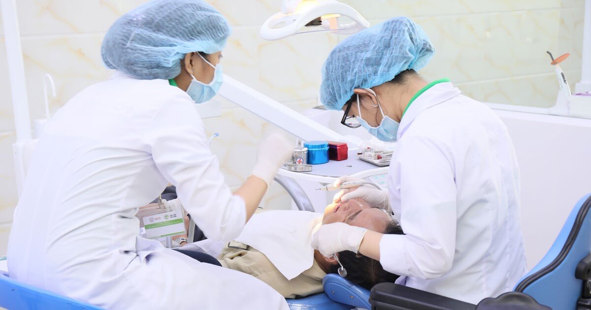 Một ca nhổ răng tại bệnh viện Răng Hàm Mặt Sài Gòn