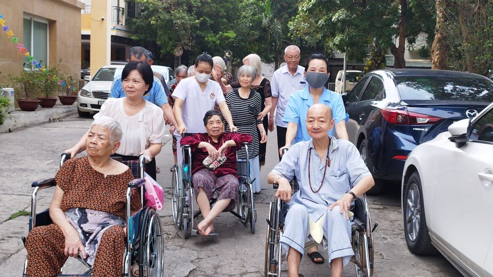 Trung Tâm Chăm Sóc Người Cao Tuổi Bách Niên Thiên Đức