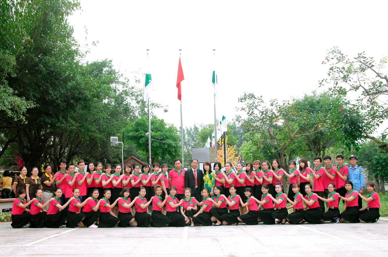 Đội ngũ y bác sĩ - điều dưỡng viên