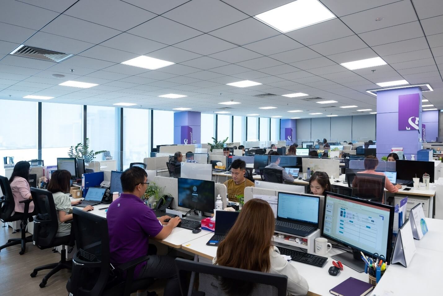Tra cứu tại quầy giao dịch trụ sở, chi nhánh, văn phòng Đại lý của Shinhan Life
