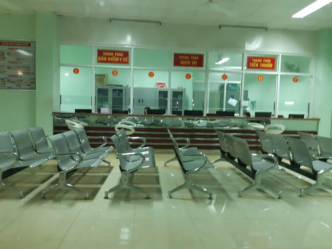 khám bệnh tại Bệnh viện Quân Y 211