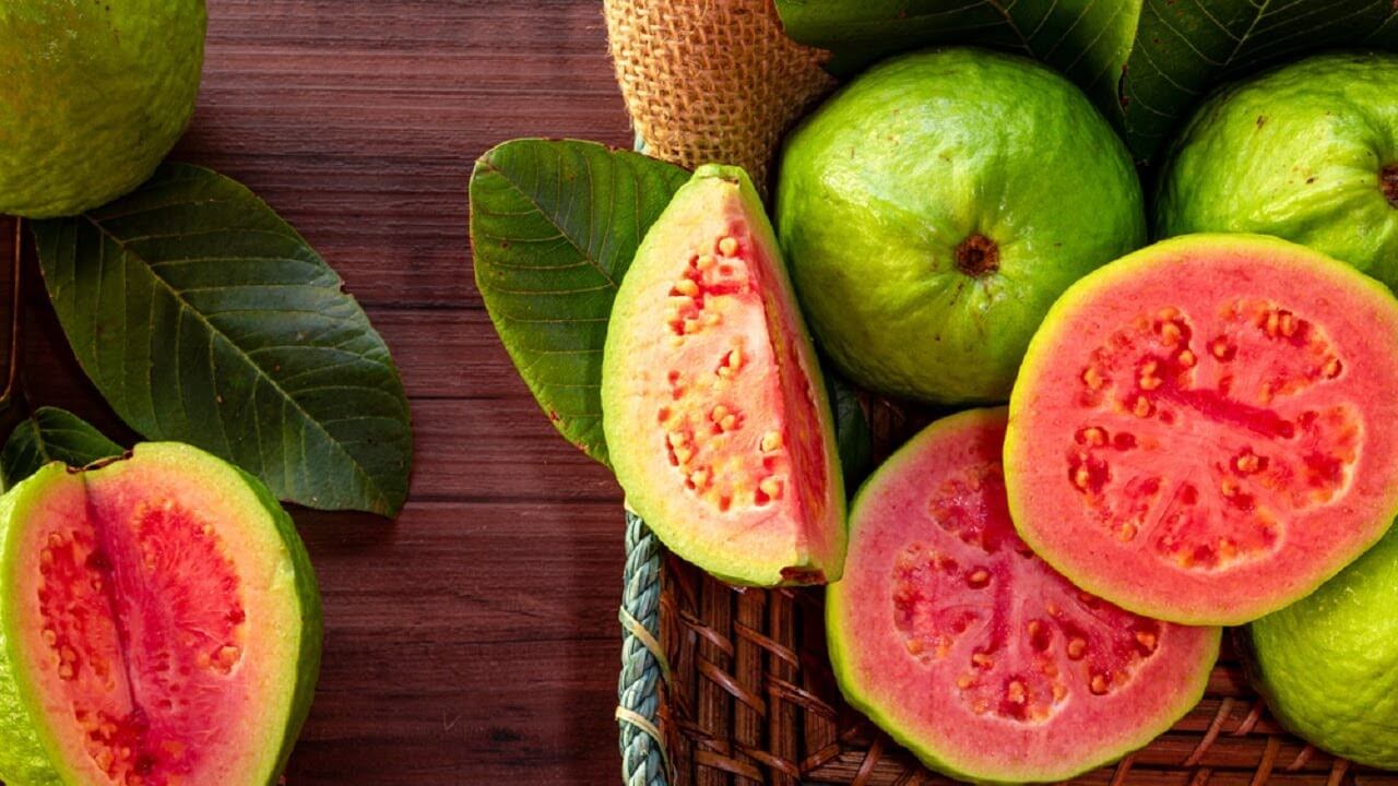 1 quả ổi chứa bao nhiêu calo? Gợi ý món ăn từ ổi giúp giảm cân hiệu quả