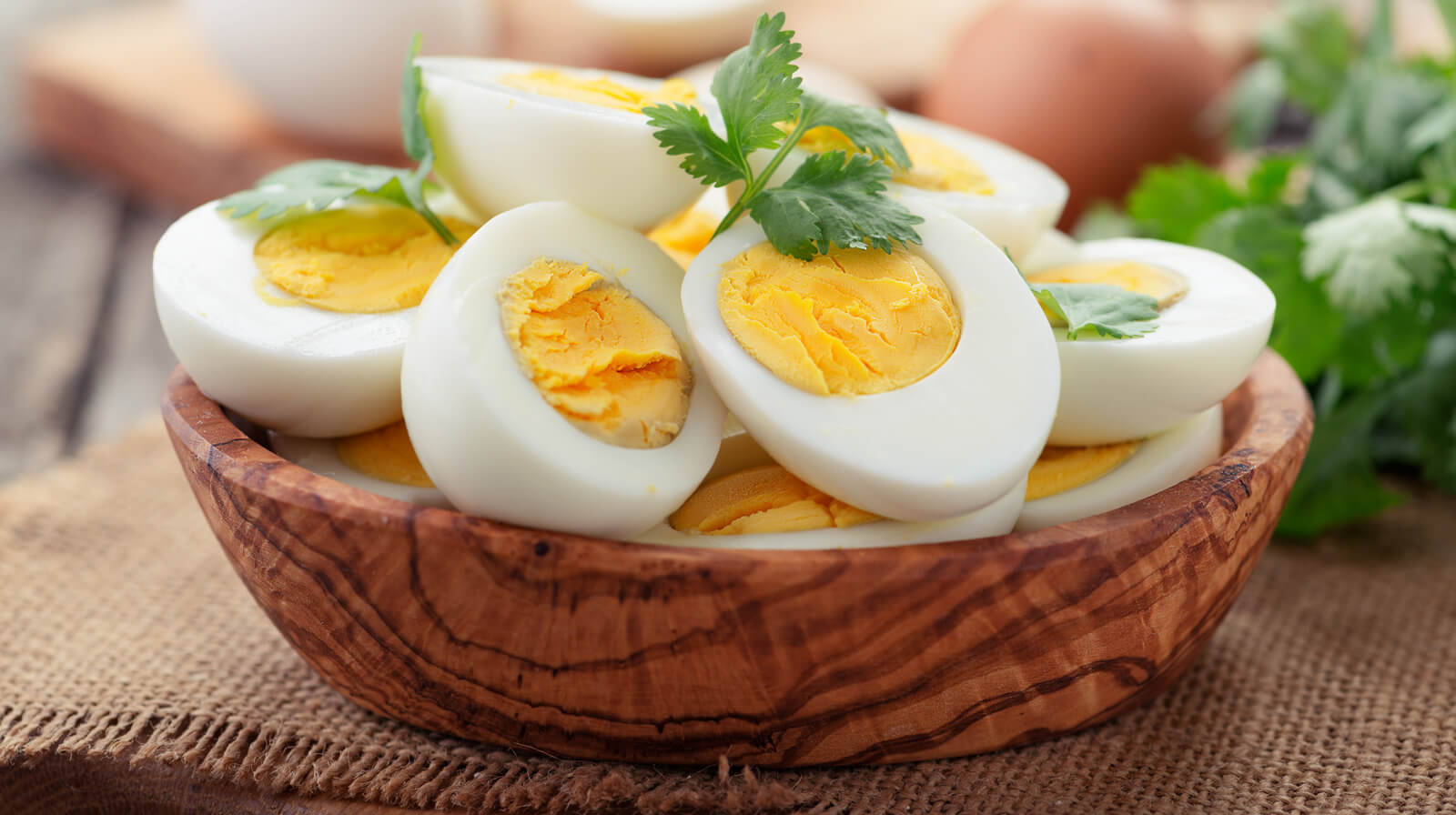1 quả trứng gà bao nhiêu calo? Ăn trứng gà có giảm cân không?